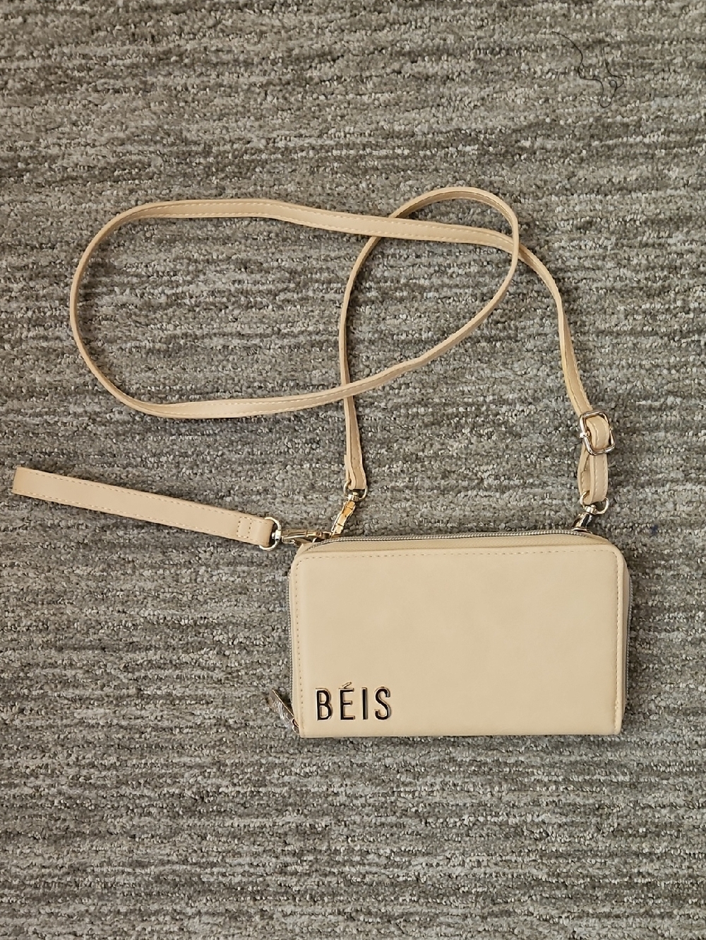 BEIS NWOT Cream Convertible Crossbody Wallet with Gold Accents